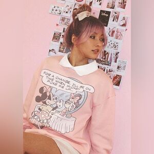 Cakeworthy Minnie Mouse Comic Collared Crewneck S